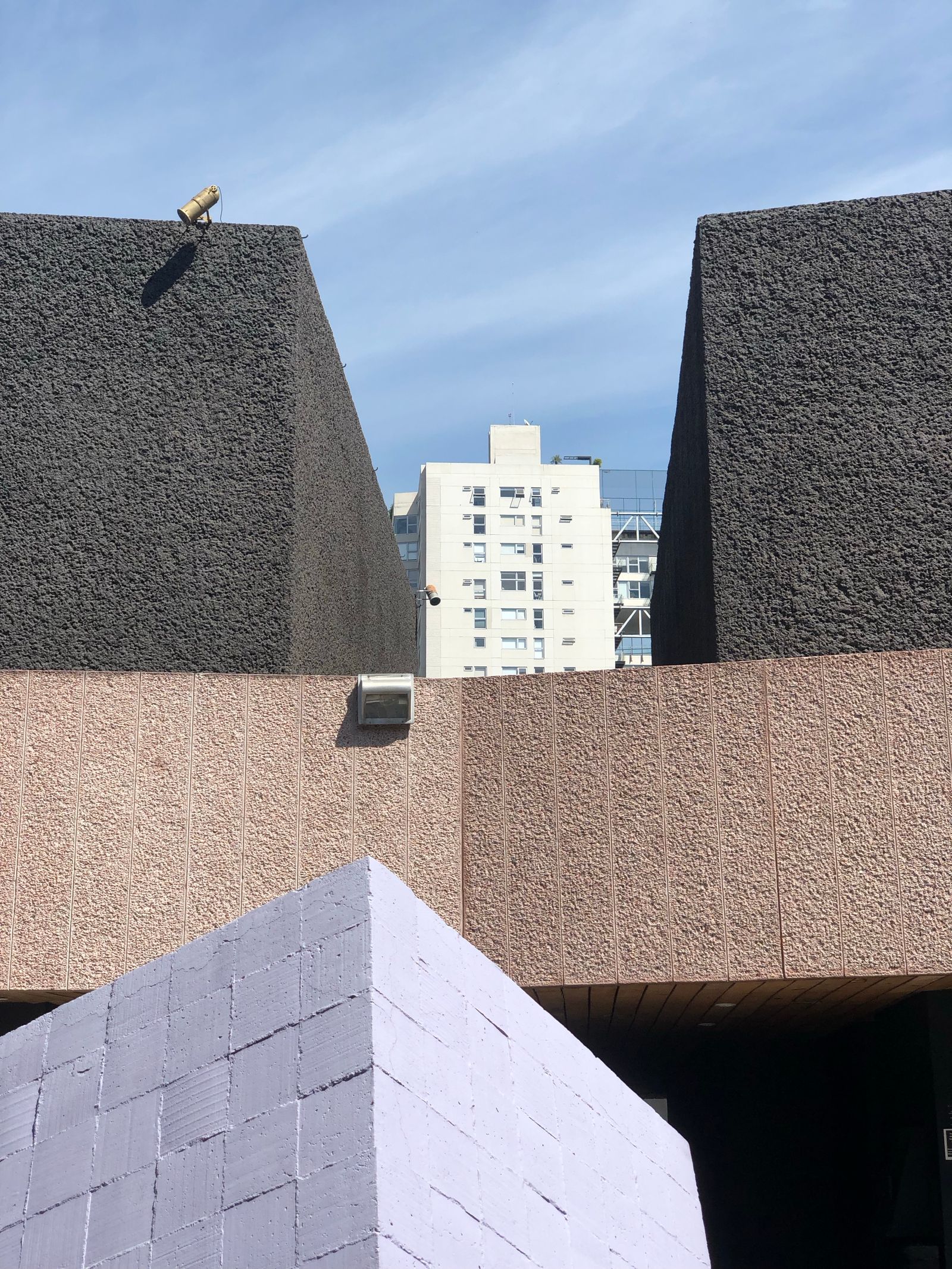 Cámaras de seguridad instaladas en un edificio